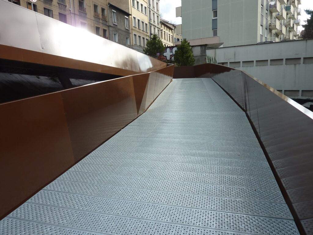Bordure de jardinière en acier corten – aménagement urbain SECATRA