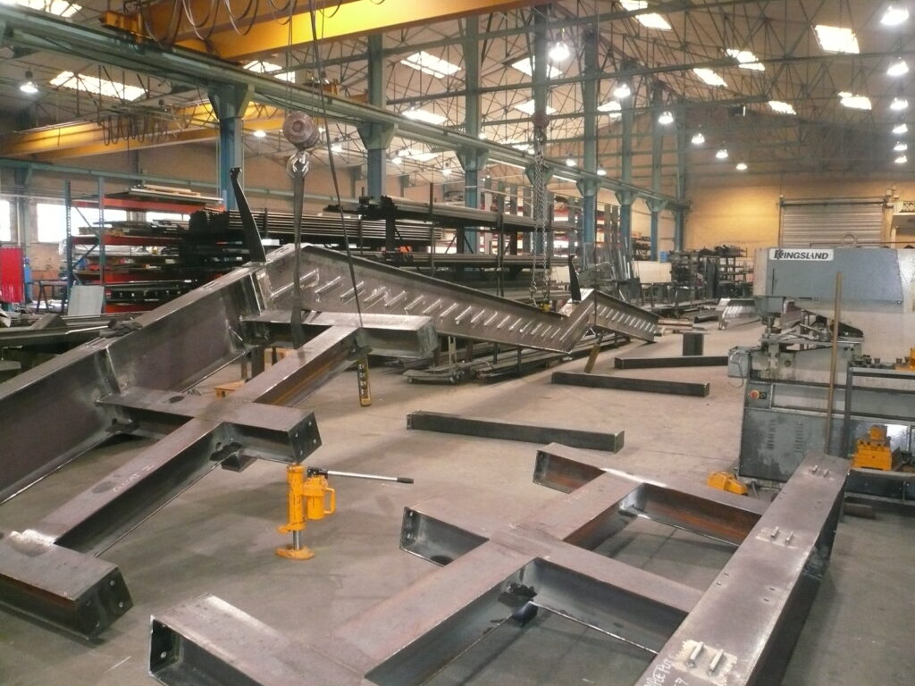 Châssis métalliques en fabrication dans l’atelier SECATRA