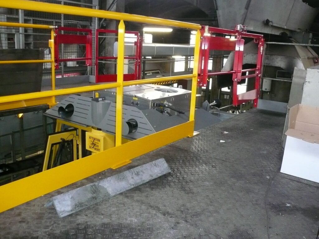 Structure industrielle avec garde-corps de sécurité – SECATRA