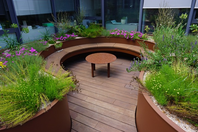 Banc circulaire et jardinière en acier corten – SECATRA