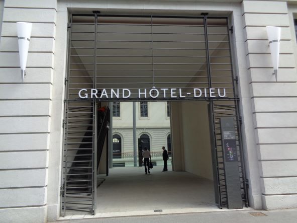 Portail du Grand Hôtel-Dieu de Lyon réalisé par SECATRA